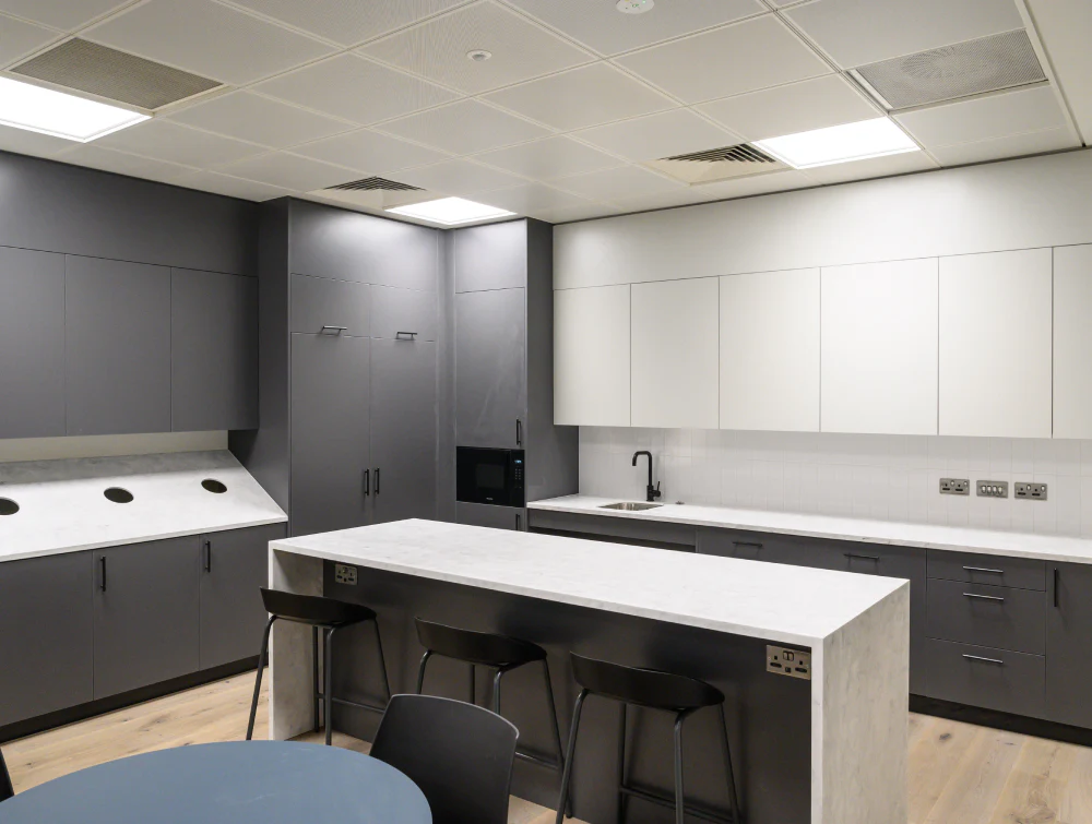 Black-Finish-High-Stool-with-Kitchen-Counter-Chair-in-Kitchen-Setting