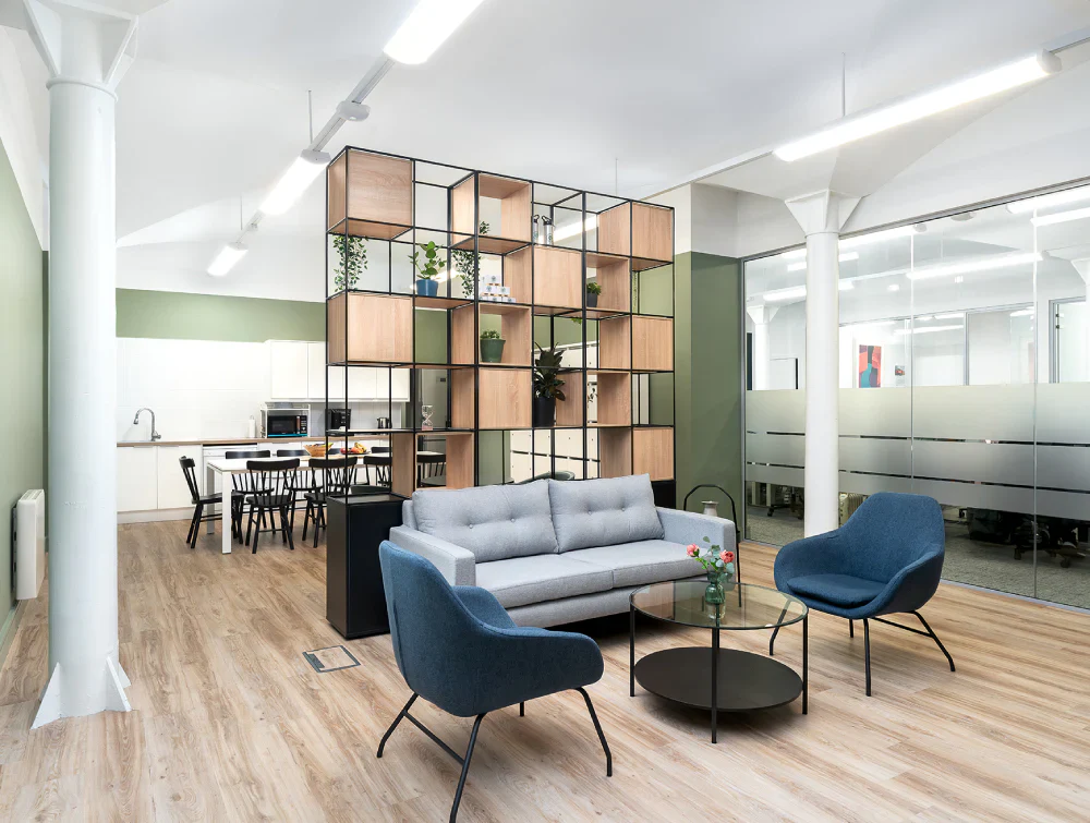 Grey-Sofa-with-Round-Coffee-Table-and-Shelves-in-Breakout-Setting_ec6bba3e-f4f4-43f7-88dd-eae3f3512328