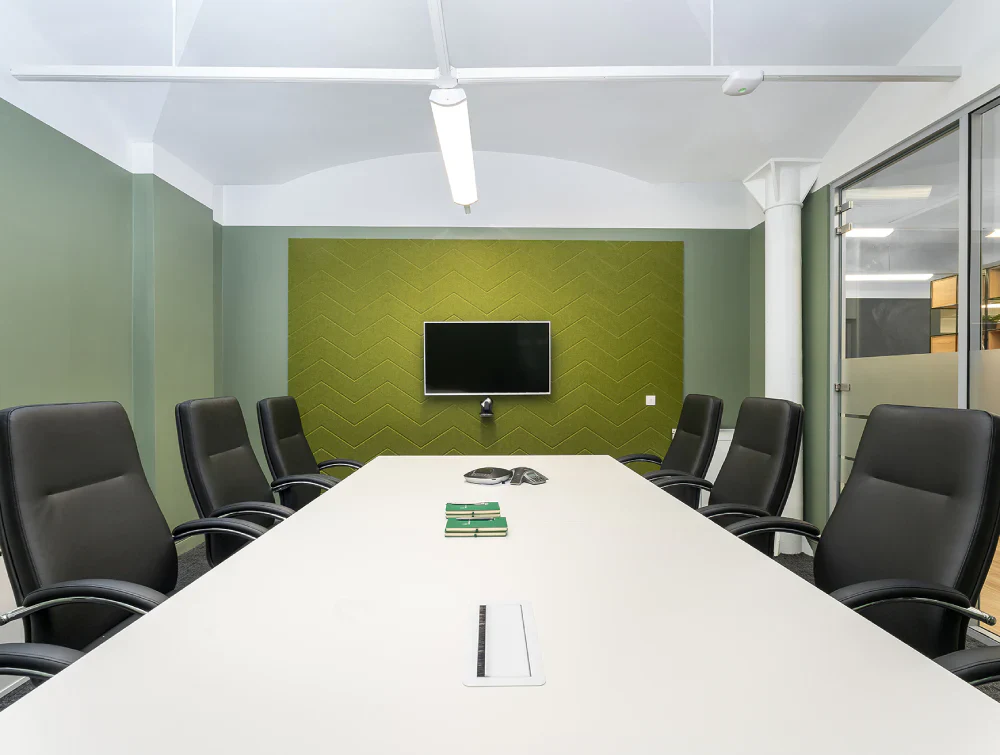 High-Back-Chair-with-White-Rectangular-Table-in-Meeting-Room-Setting-2_e0a49bfb-59f9-43a8-a778-6f46141008ff