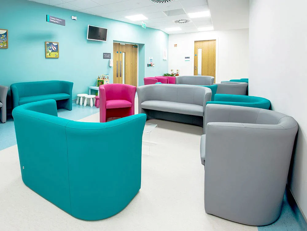 Waiting-room-chairs-arranged-in-circle